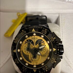 Invicta Reserve Black and Silver Box